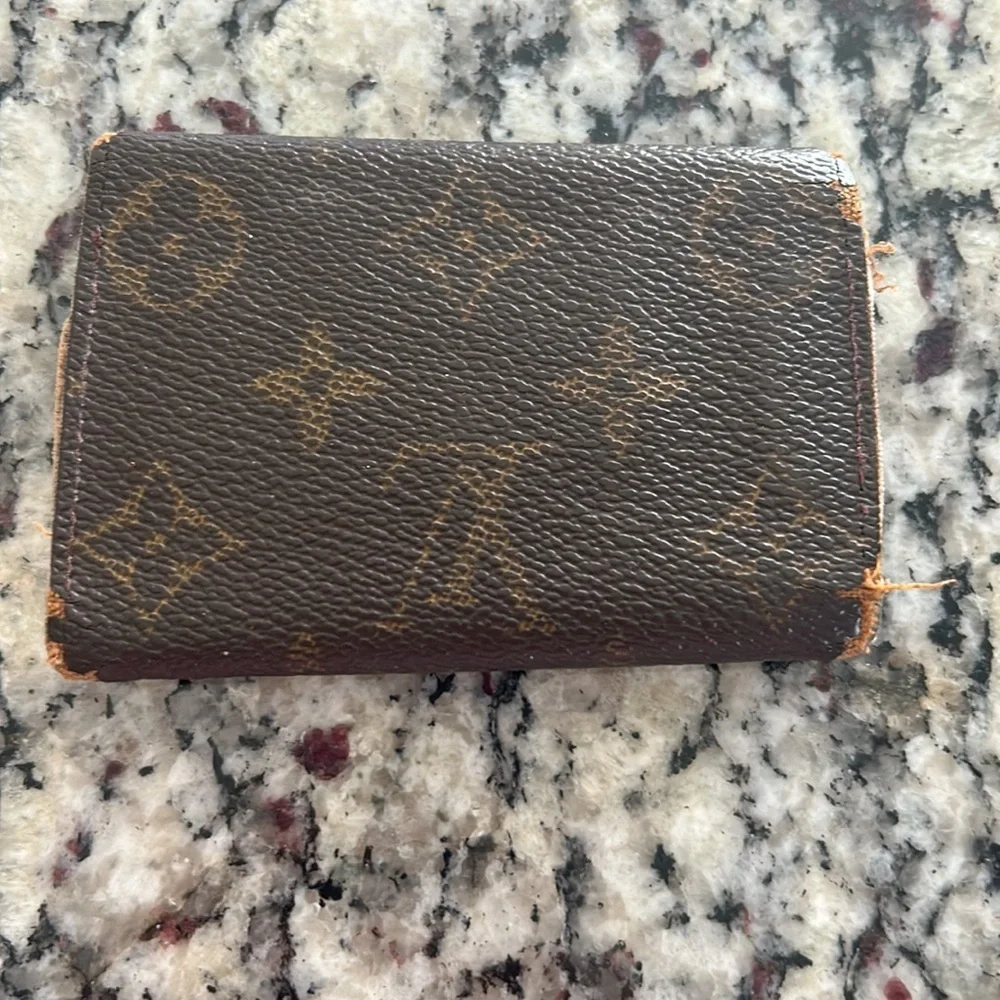 Louis Vuitton Monogram Key Case - Picture 8 of 11